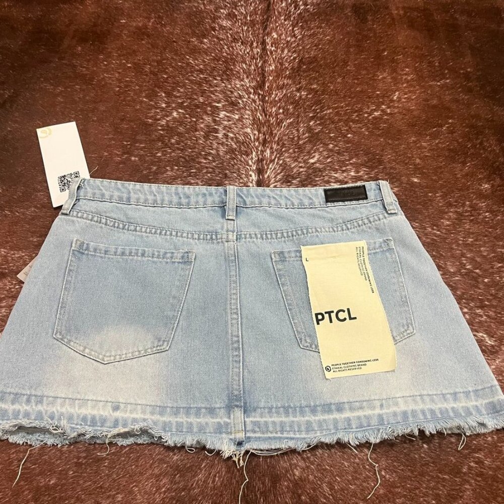 PTCL Distressed Frayed Hem Denim Mini Skirt Light Wash Blue L NWT - Picture 2 of 16